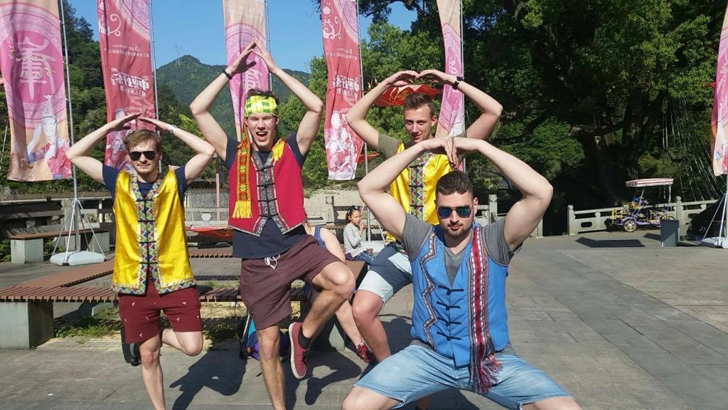 Mee doen met een verlovingsritueel Lukas Xu Coaching - financiële vrijheid