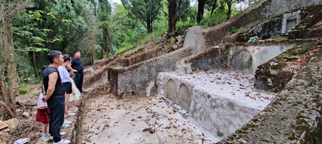 Traditioneel Chinees graf bezoeken Lukas Xu Coaching - financiële vrijheid