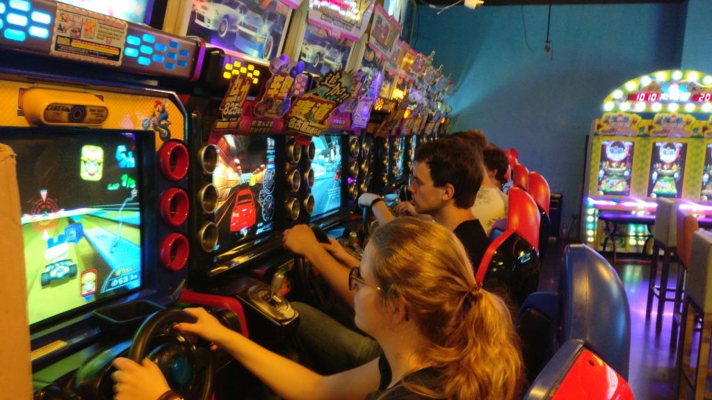 Spelen in een Chinese arcadehal Lukas Xu Coaching - financiële vrijheid