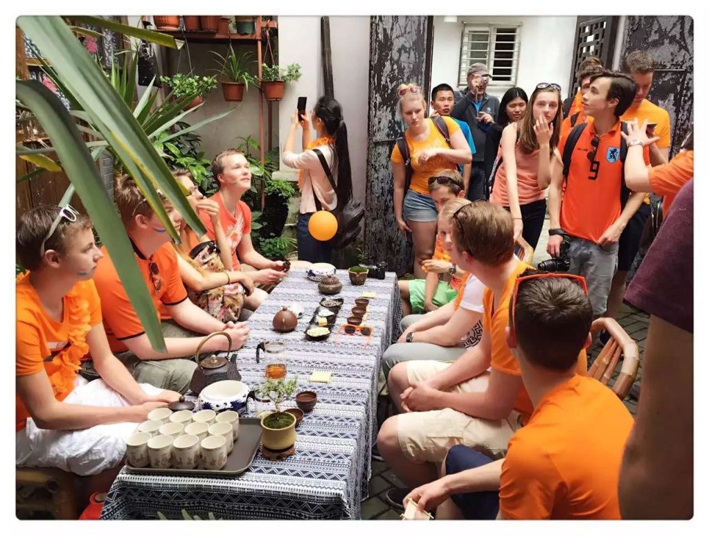 Koningsdag vieren in China Lukas Xu Coaching - financiële vrijheid